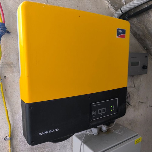 SMA Sunny Island 2422 and Sunny Boy 2100TL inverters like new with SRC-20 controller