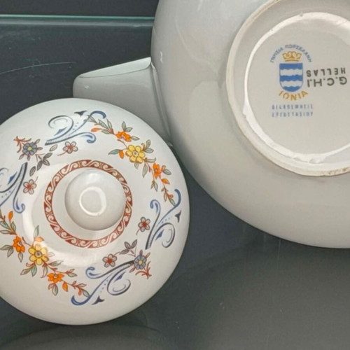 Vintage Ionia Porcelain Teapot like new, height 21 cm