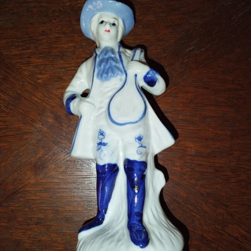 Vintage porcelain figurine musician troubadour 20cm like new
