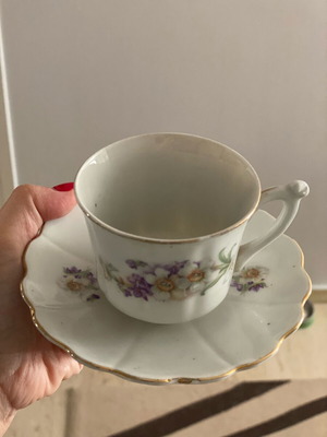 Vintage cup set used, 4 pieces with gold details