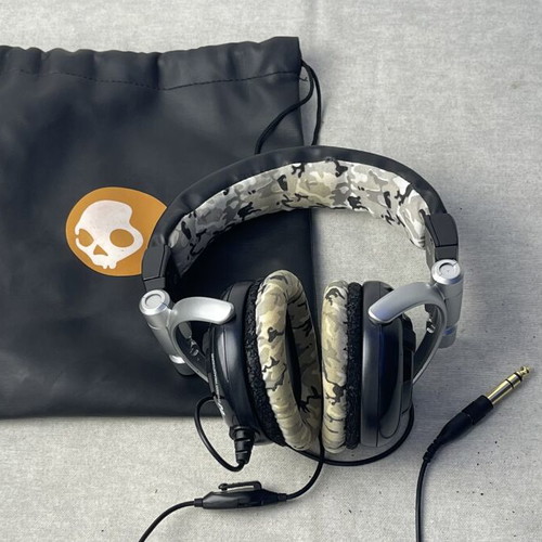 Skullcandy DJ Wired Over-Ear Headphones with Carrying Pouch used
