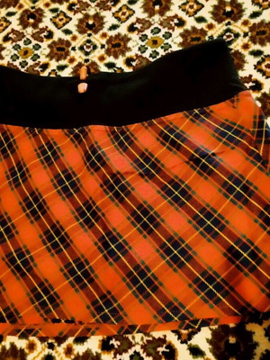Mini red checkered skirt like new, elastic waist, size S