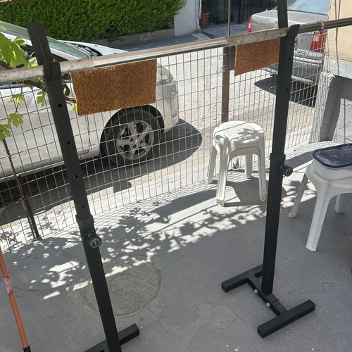 Bar without uprights