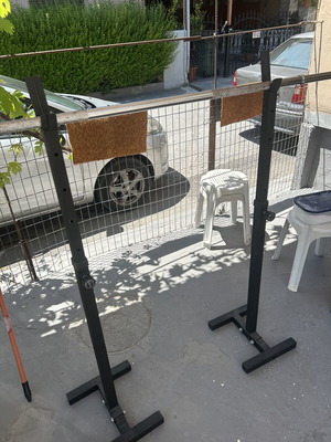 Bar without uprights