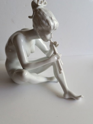 AK Kaiser Porcelain Figurine Girl Playing Double Flute like new