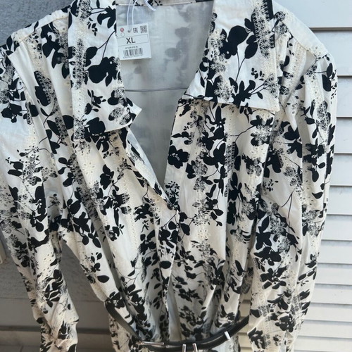 Reserved floral black and white dress with black belt XL