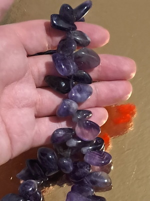 Necklace with amethyst semi-precious beads like new, purple