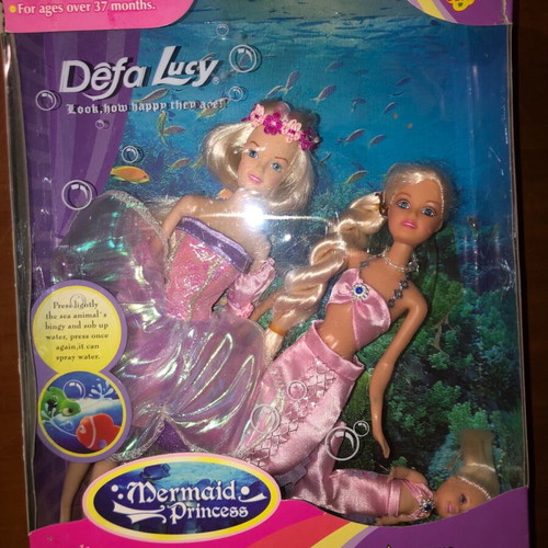 Defa Lucy dolls used with 1 extra doll