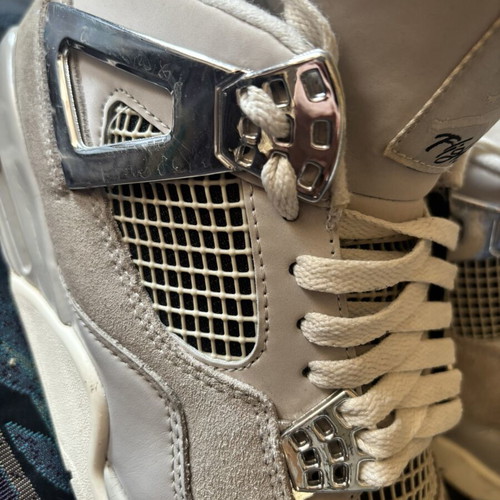 Air Jordan 4 Retro Frozen Moments sneakers, size 42, grey silver