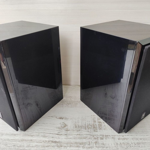 Yamaha NX-E400 PianoCraft Bookshelf Speakers like new, high-gloss piano black