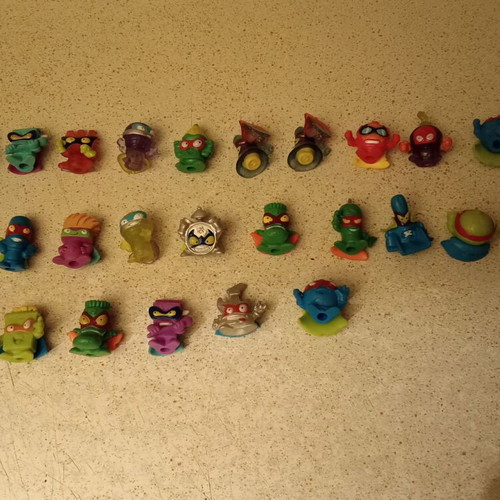 Superzings figures pack like new
