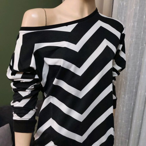 H&M blouse used with geometric pattern, size M