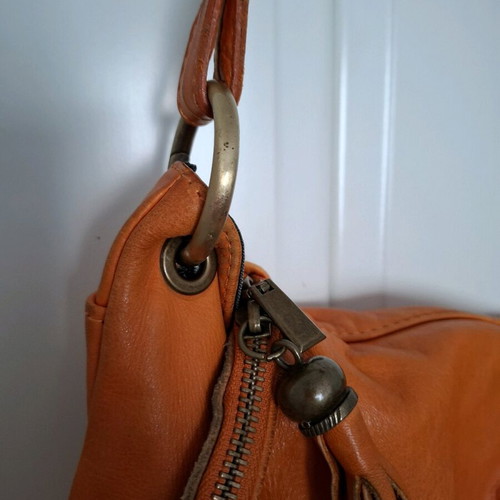 Leather shoulder bag used, orange color with multiple pockets