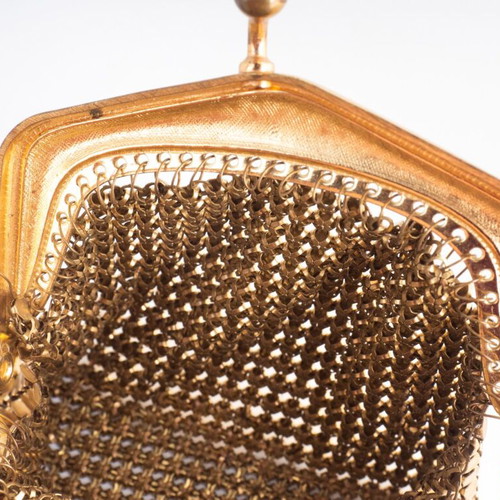 Vintage gold metal mesh kiss-lock coin purse