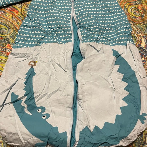 Sleeping bag made of poplin with removable sleeves and crocodile print like new