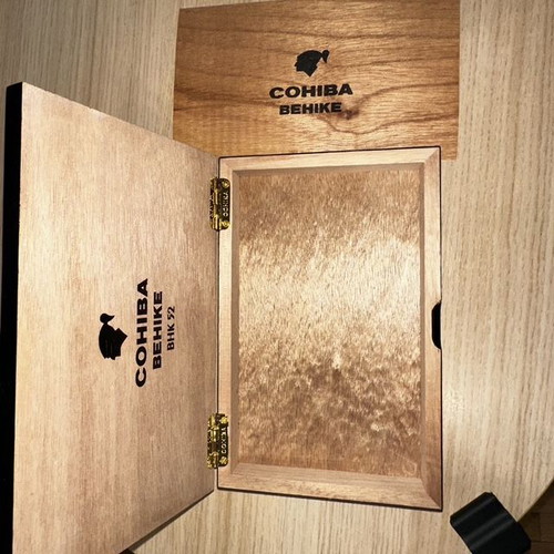 Cohiba Behike BHK 52 Empty Box like new with cedar and velvet case