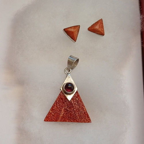 Silver 925 pendant and earrings set with coral and garnet, like new