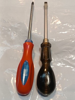 Screwdrivers PZ3X150 and Flat 8X150 impact like new with free 13mm wrench