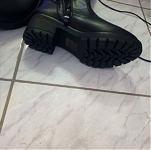 Μπότες μαύρες με κορδόνι χαμηλό τακούνι