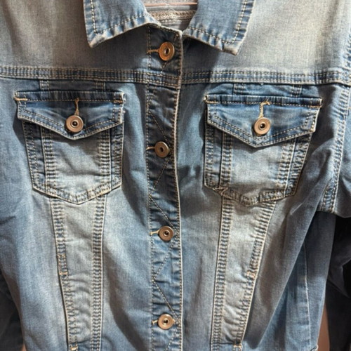 Denim jacket like new, size M, blue