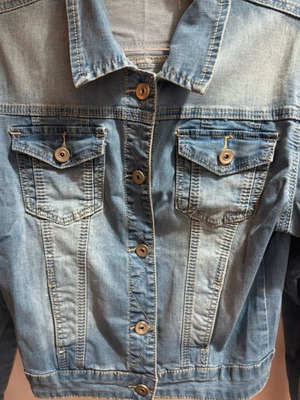 Denim jacket like new, size M, blue