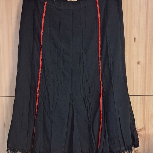 Midi skirt like new, size XXL 44, black and red