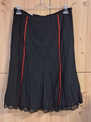 Midi skirt like new, size XXL 44, black and red