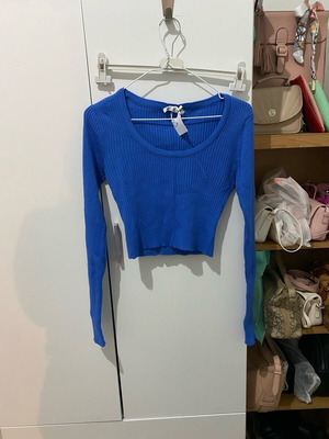 Σετ μπλε ρουά με κοντή μακρυμάνικη μπλούζα και φούστα με σκίσιμο σαν καινούργιο