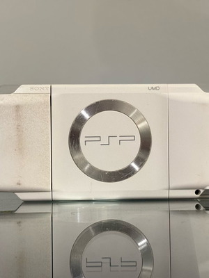 Sony PSP-1000 άσπρο σαν καινούργιο με WiFi και νέα μπαταρία