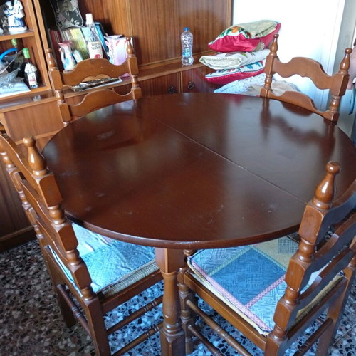 Wooden Rotonda table with four chairs used