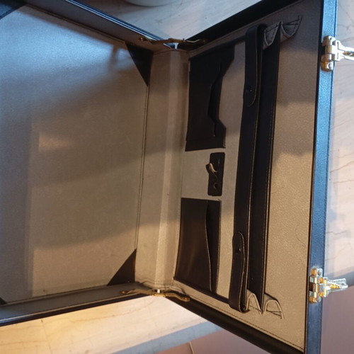 Vintage suitcase used, black, size 45/33, paint 9
