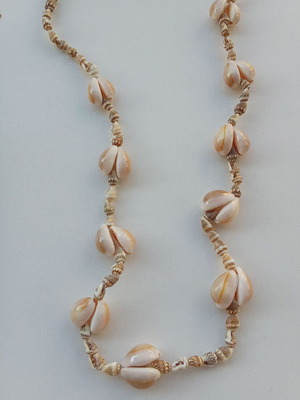 Vintage τυχερό κολιέ Puka από φυσικά κοχύλια Cowrie καινούργιο, μπεζ καφέ
