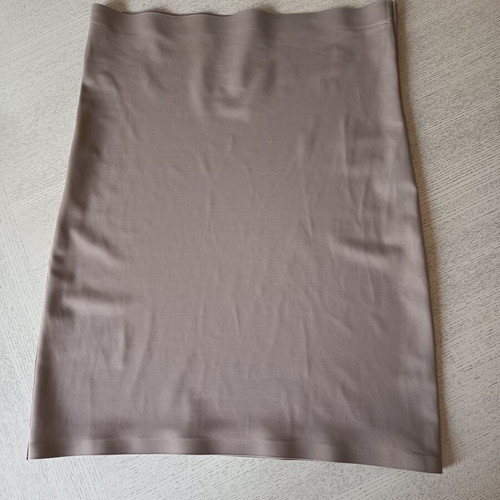 Sculpting silhouette skirt new, size L fits M, beige