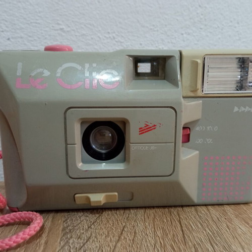 Le Clic vintage film camera used, flash, Optique 38 mm, 1980s