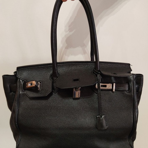 Black leather handbag used, size H25xW35