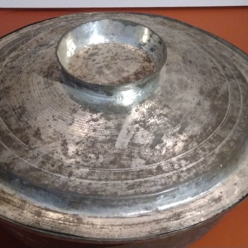 Copper pot with lid for decoration