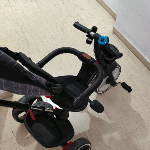 Byox tricycle used with removable handlebar and canopy