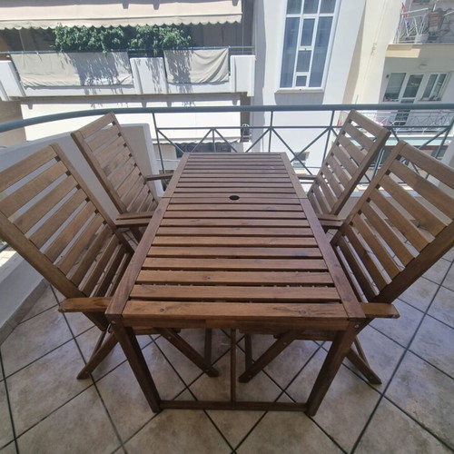 Outdoor dining set like new, table with 4 chairs for balcony or garden