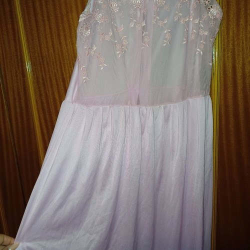 Pink nightdress dress like new, size Medium to Large