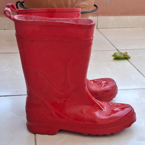 Red rain boots used, size 39