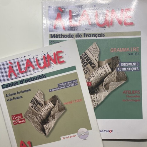 À la une A1 French books used, set of 2