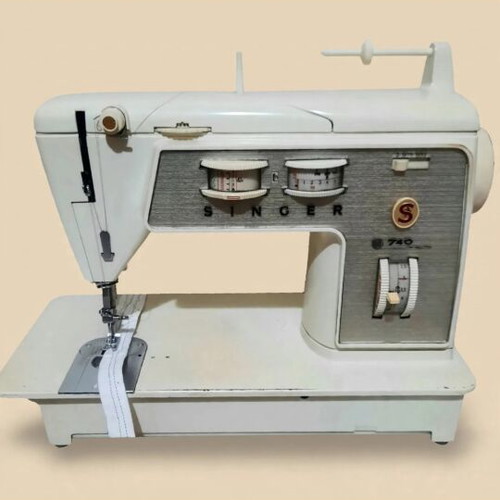 Singer 740 vintage sewing machine used with case and accessories