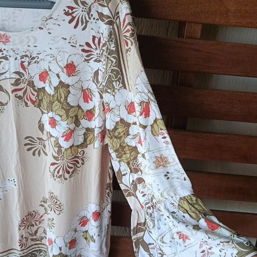 Chico's Floral Blouse with Flare Sleeves XL like new, beige multicolor