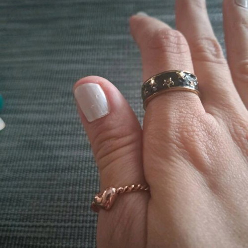 Rings like new, large size, black and gold, set of 2