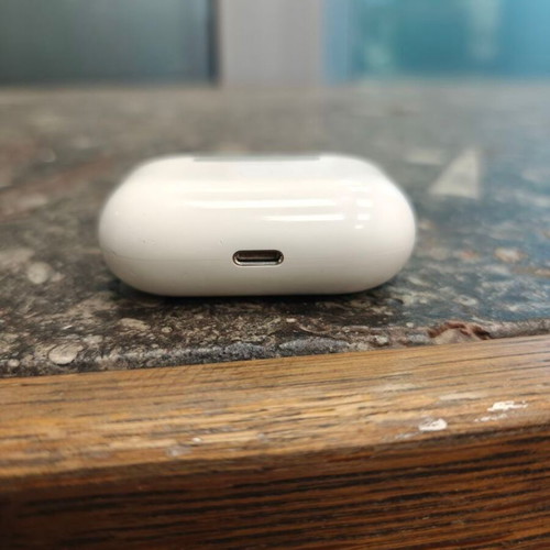 Apple AirPods 1 Pro earbuds