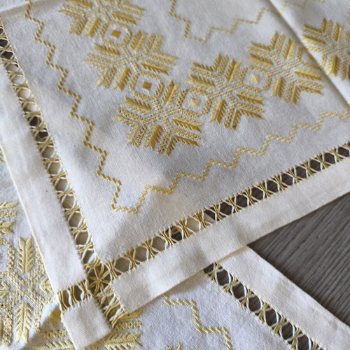 Lefkaditiko Kare with Two Napkins Handmade, Like New