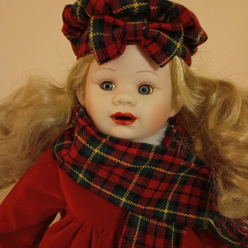 Heritage Mint Nicole Porcelain Doll used, vintage 1990