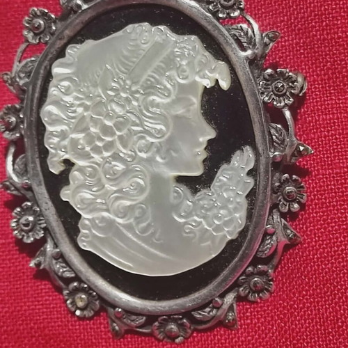 Vintage silver Cameo brooch 925 like new