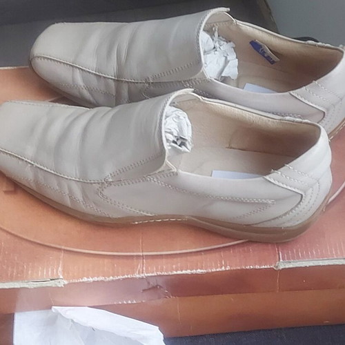 Robinson cream shoes size 42, narrow fit, like new