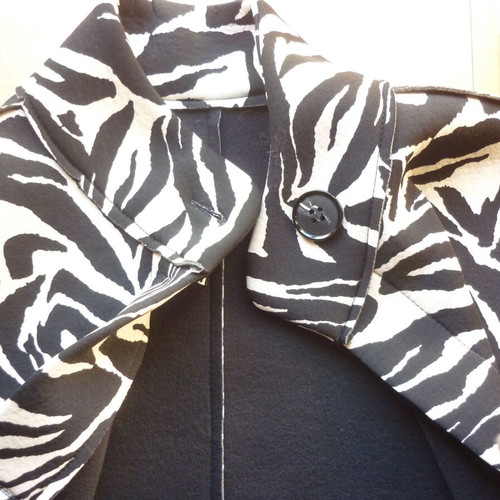 Cape with buttons like new, one size, zebra print